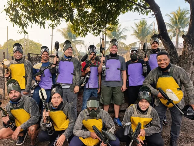 Equipe reunida no cenário da Arena Furious